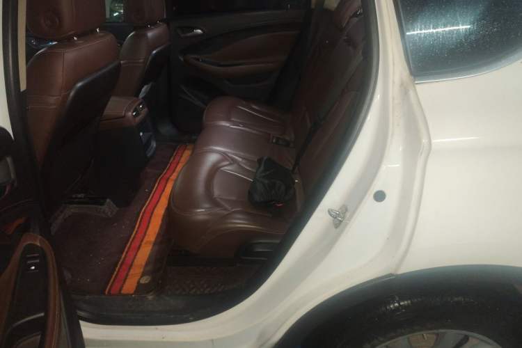 Used Buick Envision 2014 28T Four-Wheel Drive Luxury Model Left Rear Seat