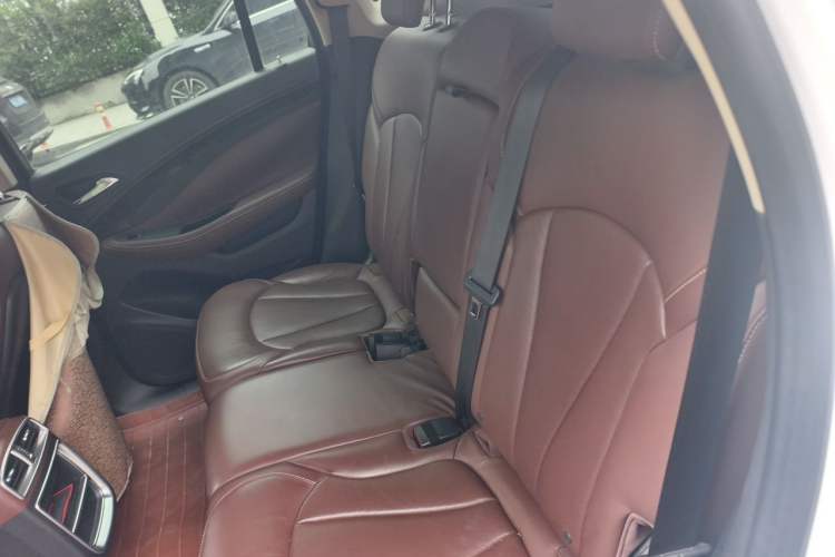 Used Buick Envision 2014 28T Four-Wheel Drive Luxury Model Left Rear Seat