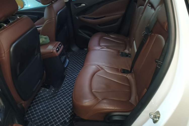 Used Buick Envision 2014 28T Four-Wheel Drive Luxury Model Left Rear Seat