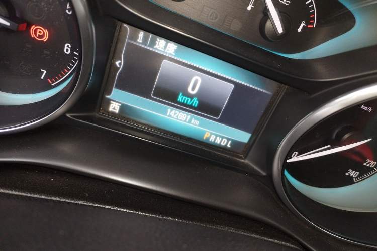 Used Buick Envision 2014 28T Four-Wheel Drive Elite Model Odometer Close Up