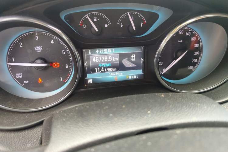 Used Buick Envision 2014 28T Four-Wheel Drive Elite Model Odometer Close Up