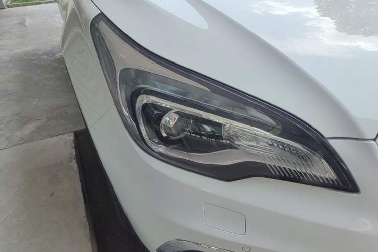 Used Buick Envision 2014 28T Four-Wheel Drive Luxury Model Right Front Headlight