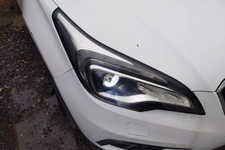 Used Buick Envision 2014 28T Four-Wheel Drive Elite Model Right Front Headlight