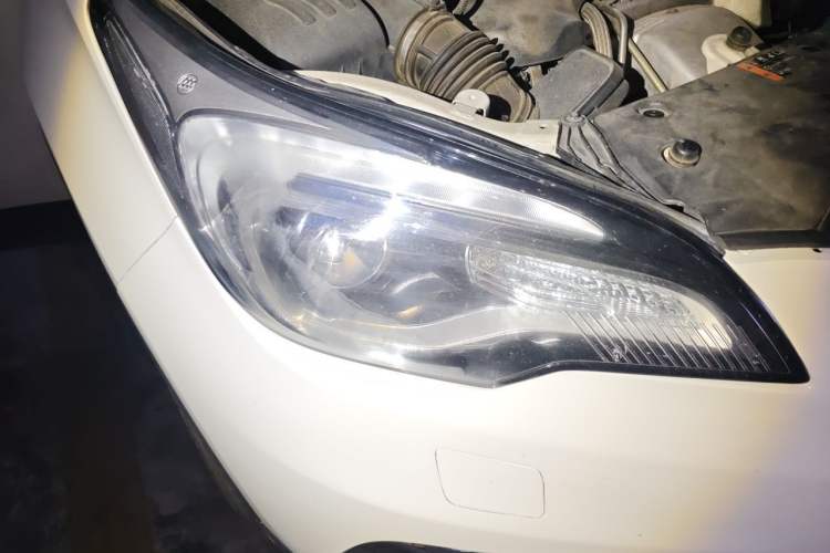 Used Buick Envision 2014 28T Four-Wheel Drive Elite Model Right Front Headlight