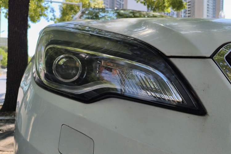 Used Buick Envision 2014 28T Four-Wheel Drive Luxury Model Right Front Headlight