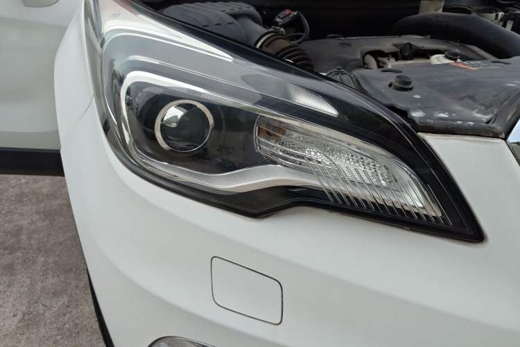 Used Buick Envision 2014 28T Four-Wheel Drive Luxury Model Right Front Headlight