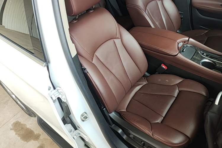 Used Buick Envision 2014 28T Four-Wheel Drive Luxury Model Right Front Seat