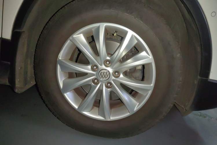 Used Buick Envision 2014 28T Four-Wheel Drive Luxury Model Right Front Wheel Hub