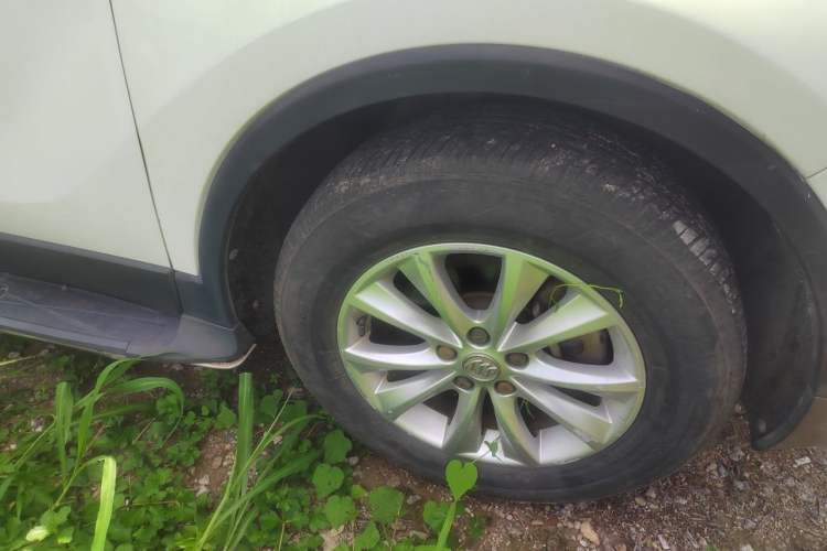 Used Buick Envision 2014 28T Four-Wheel Drive Luxury Model Right Front Wheel Hub