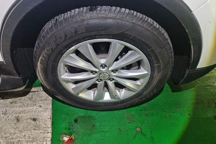 Used Buick Envision 2014 28T Four-Wheel Drive Luxury Model Right Front Wheel Hub