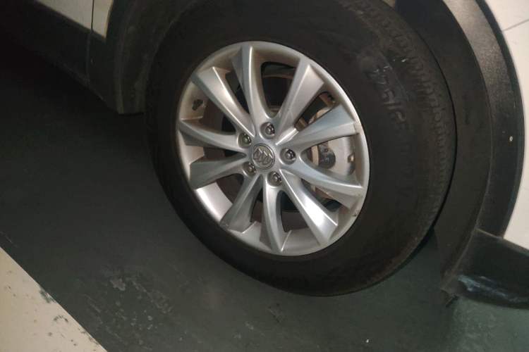 Used Buick Envision 2014 28T Four-Wheel Drive Luxury Model Right Front Wheel Hub