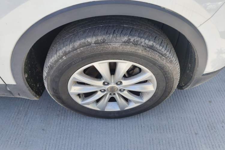 Used Buick Envision 2014 28T Four-Wheel Drive Elite Model Right Front Wheel Hub
