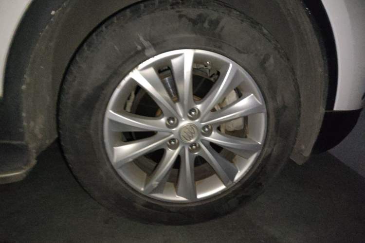 Used Buick Envision 2014 28T Four-Wheel Drive Elite Model Right Front Wheel Hub