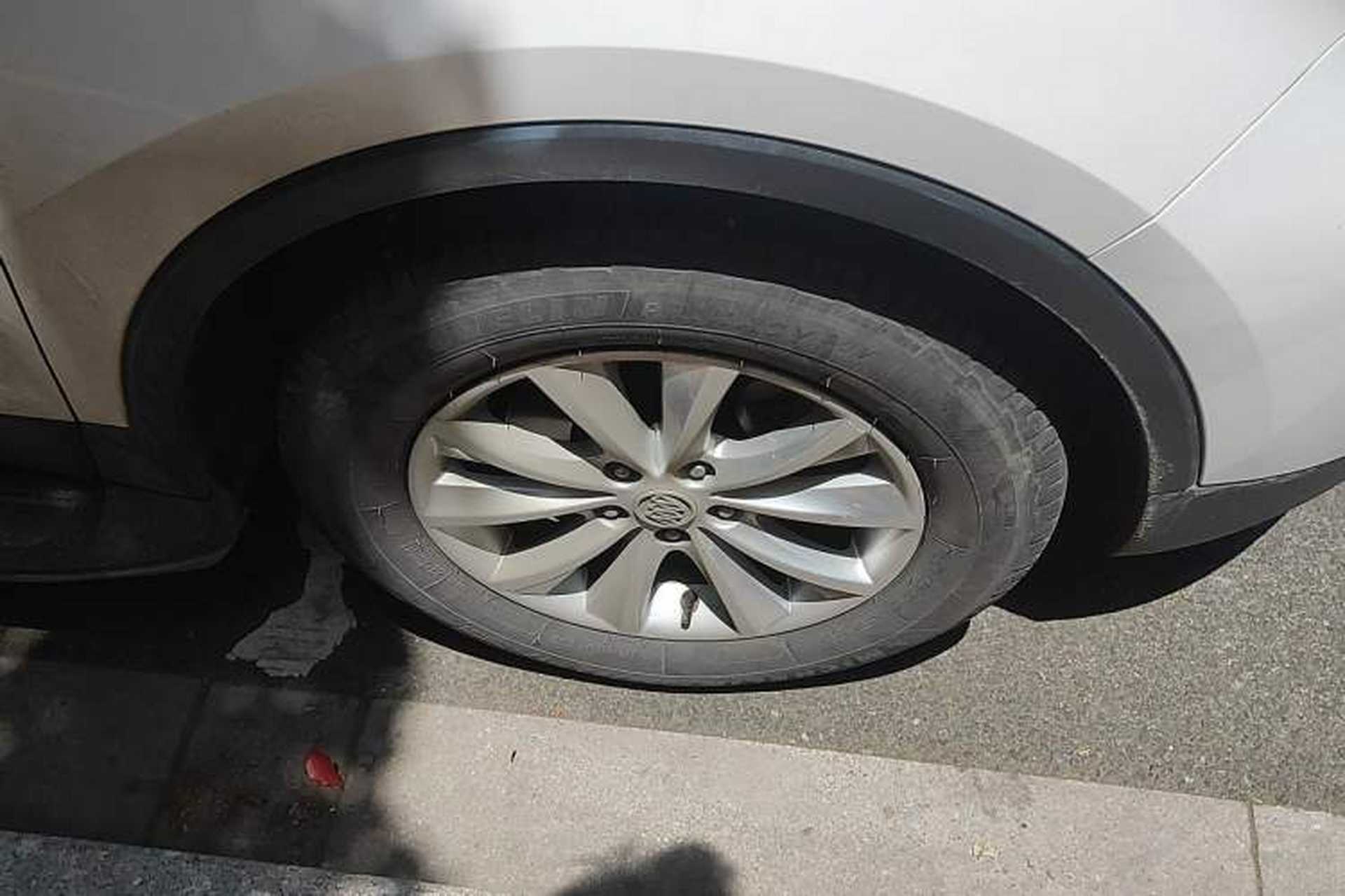 Used Buick Envision 2014 28T Four-Wheel Drive Elite Model Right Front Wheel Hub