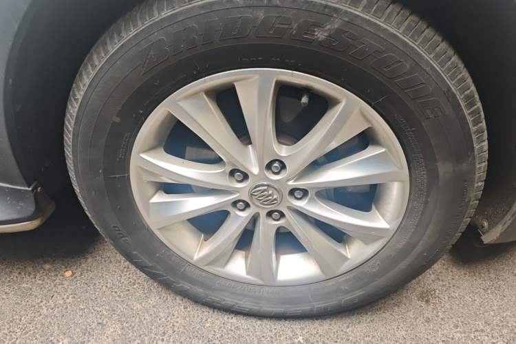 Used Buick Envision 2014 28T Four-Wheel Drive Luxury Model Right Front Wheel Hub