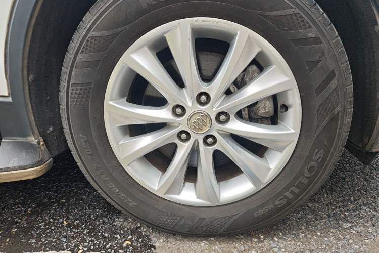 Used Buick Envision 2014 28T Four-Wheel Drive Elite Model Right Front Wheel Hub