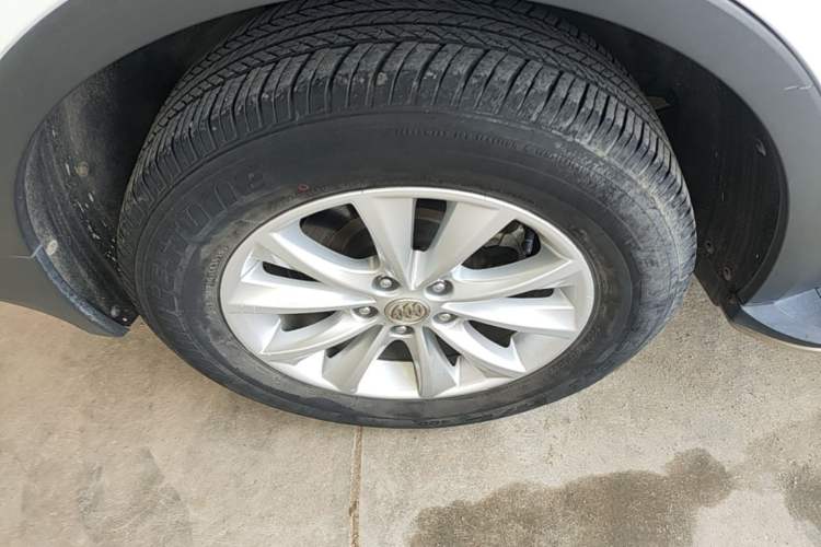Used Buick Envision 2014 28T Four-Wheel Drive Luxury Model Right Rear Wheel Hub