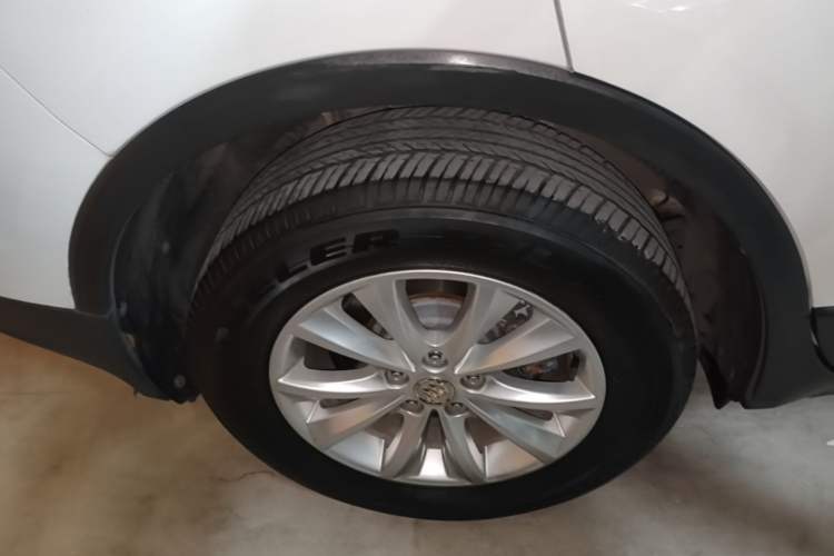 Used Buick Envision 2014 28T Four-Wheel Drive Luxury Model Right Rear Wheel Hub