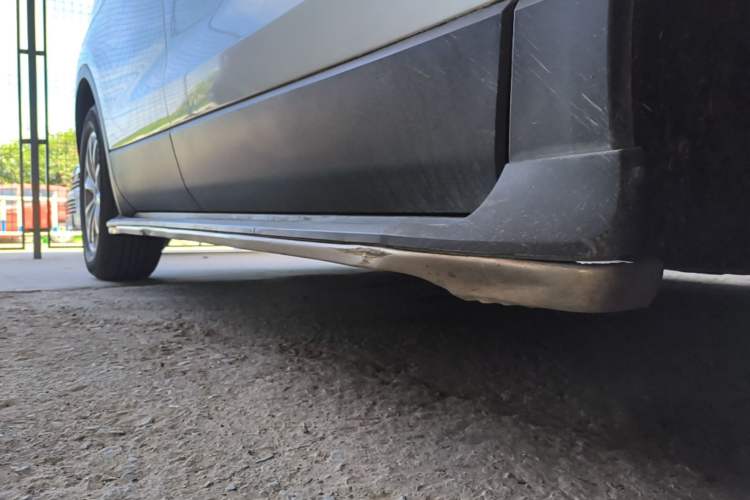 Used Buick Envision 2014 28T Four-Wheel Drive Luxury Model Right Side Sill