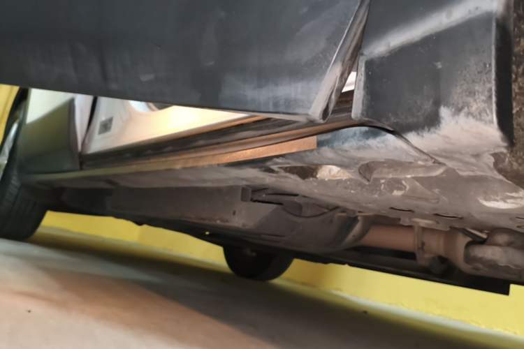 Used Buick Envision 2014 28T Four-Wheel Drive Luxury Model Right Side Sill