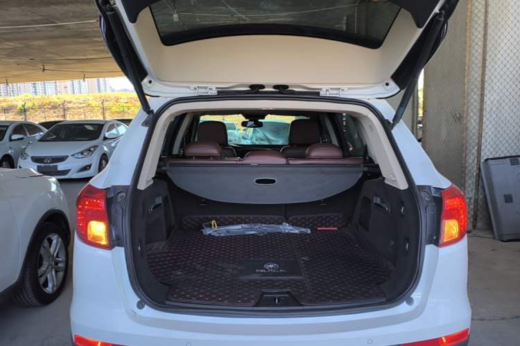 Used Buick Envision 2014 28T Four-Wheel Drive Luxury Model Trunk
