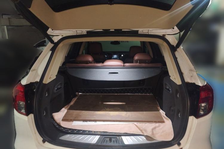 Used Buick Envision 2014 28T Four-Wheel Drive Luxury Model Trunk