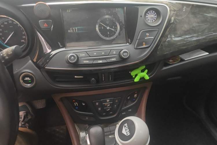 Used Buick Envision 2014 28T Four-Wheel Drive Elite Model Audio And AC Panel