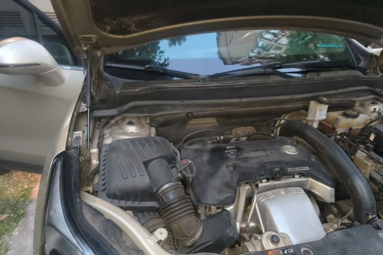 Used Buick Envision 2014 28T Four-Wheel Drive Luxury Model Engine Bay Right