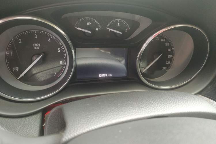 Used Buick Envision 2014 28T Four-Wheel Drive Luxury Model Odometer Close Up