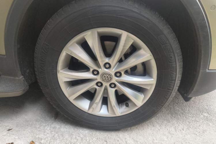 Used Buick Envision 2014 28T Four-Wheel Drive Luxury Model Right Front Wheel Hub