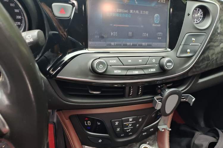 Used Buick Envision 2015 20T Two-Wheel-Drive Elite Model Audio And AC Panel