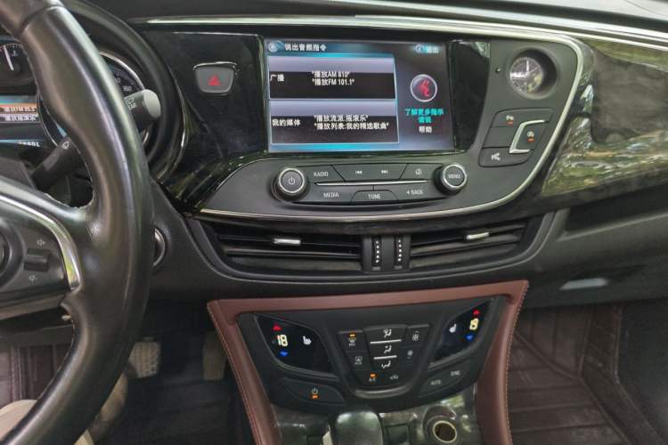 Used Buick Envision 2015 20T Four-Wheel Drive Luxury Model Audio And AC Panel