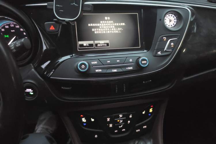 Used Buick Envision 2015 20T Four-Wheel Drive Luxury Model Audio And AC Panel