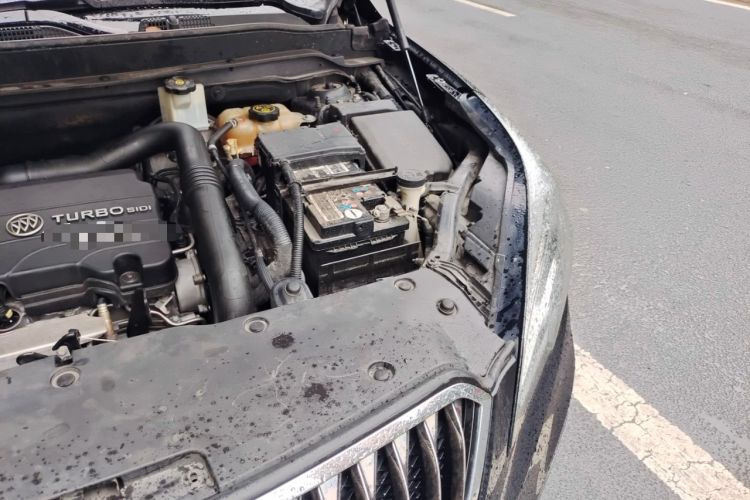 Used Buick Envision 2015 20T Two-Wheel-Drive Elite Model Engine Bay Left