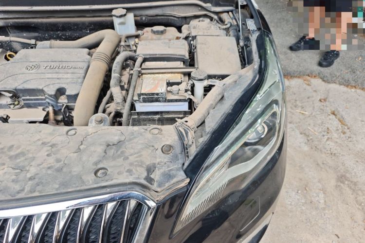 Used Buick Envision 2015 20T Four-Wheel Drive Luxury Model Engine Bay Left