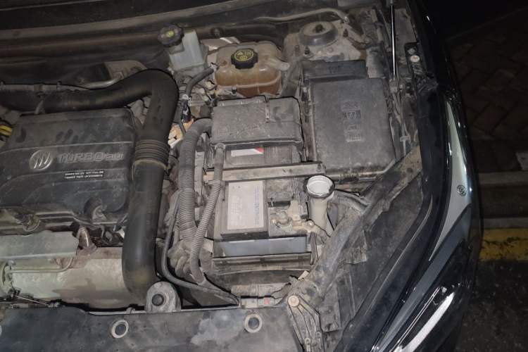 Used Buick Envision 2015 20T Four-Wheel Drive Luxury Model Engine Bay Left