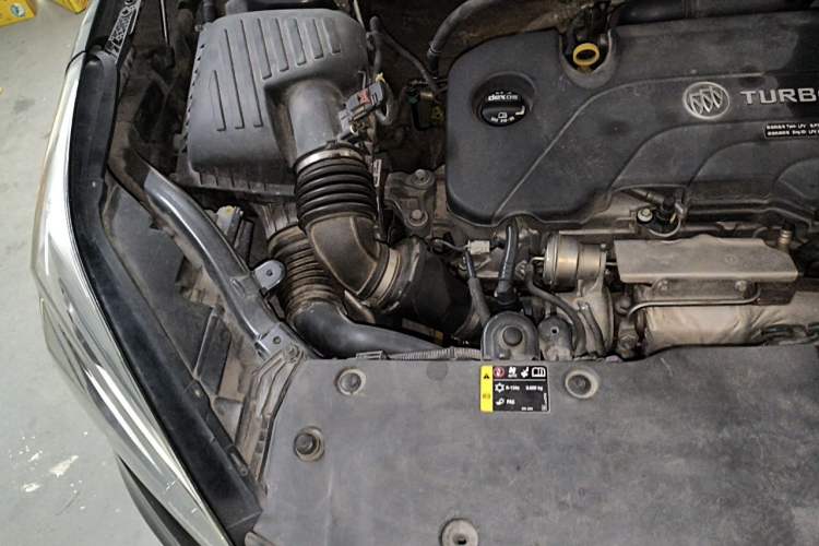 Used Buick Envision 2015 20T Two-Wheel-Drive Leading Model Engine Bay Right