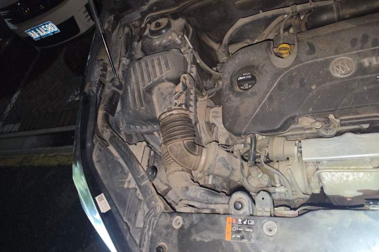 Used Buick Envision 2015 20T Four-Wheel Drive Luxury Model Engine Bay Right