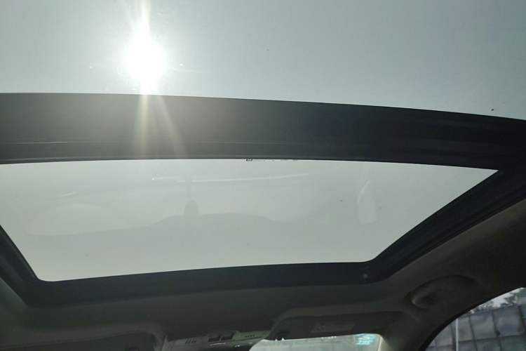 Used Buick Envision 2015 20T Two-Wheel-Drive Elite Model Headliner