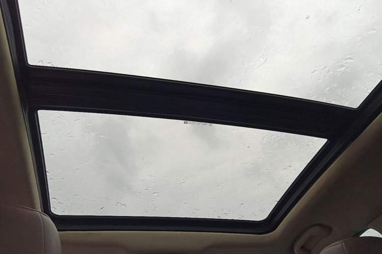 Used Buick Envision 2015 20T Two-Wheel-Drive Elite Model Headliner