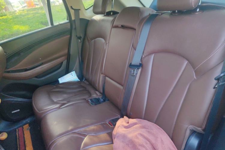 Used Buick Envision 2015 20T Four-Wheel Drive Luxury Model Left Rear Seat