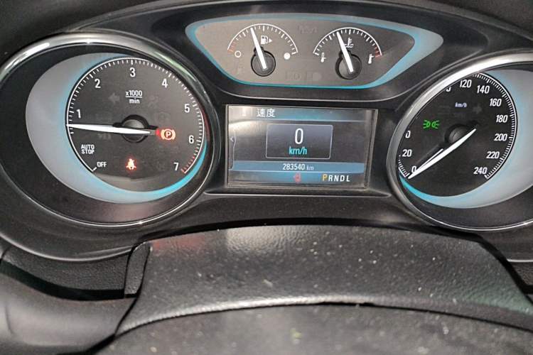Used Buick Envision 2015 20T Two-Wheel-Drive Leading Model Odometer Close Up