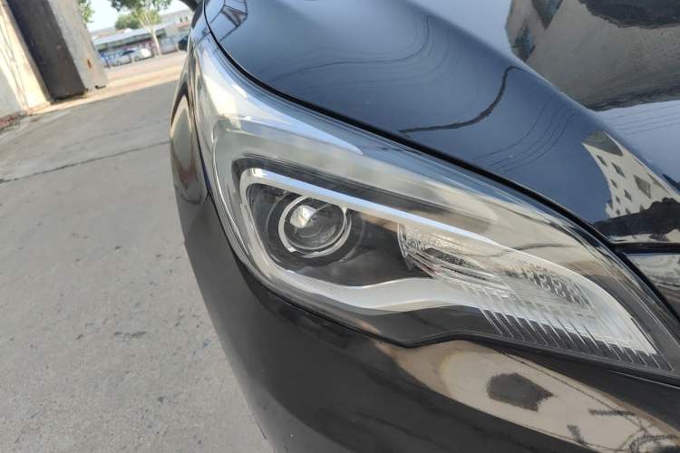 Used Buick Envision 2015 20T Two-Wheel-Drive Elite Model Right Front Headlight