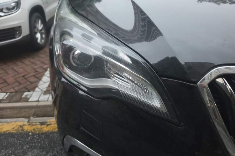 Used Buick Envision 2015 20T Four-Wheel Drive Luxury Model Right Front Headlight