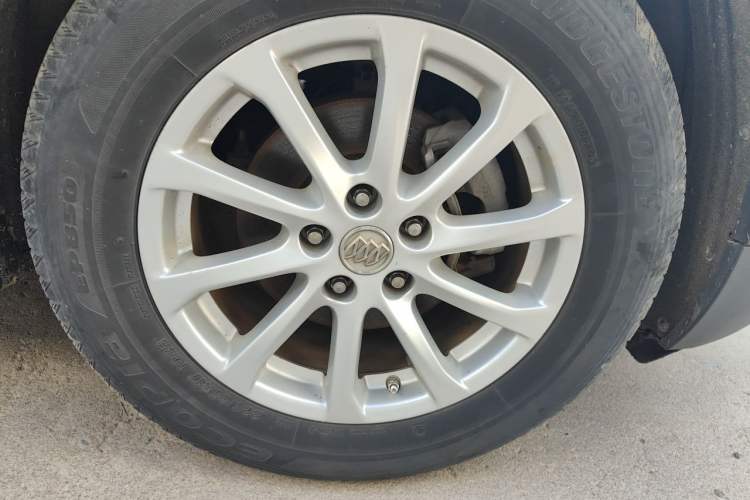 Used Buick Envision 2015 20T Two-Wheel-Drive Elite Model Right Front Wheel Hub