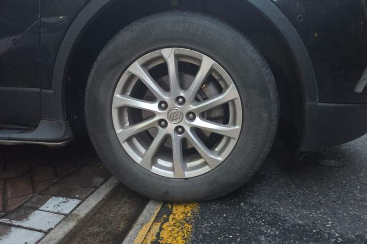 Used Buick Envision 2015 20T Four-Wheel Drive Luxury Model Right Front Wheel Hub