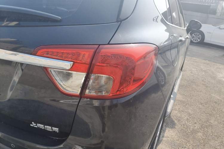 Used Buick Envision 2015 20T Two-Wheel-Drive Elite Model Right Rear Taillight