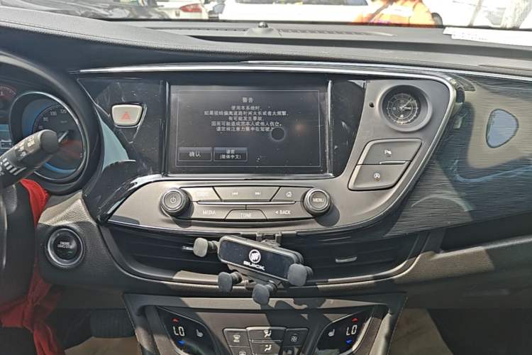 Used Buick Envision 2015 20T Two-Wheel-Drive Elite Model Audio And AC Panel