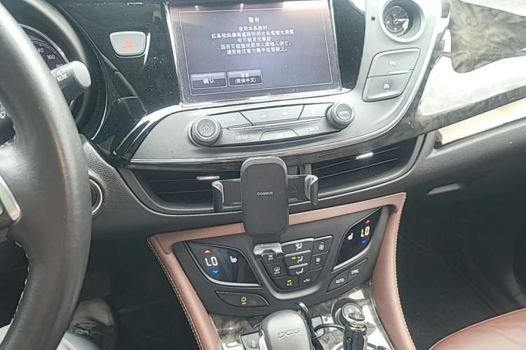 Used Buick Envision 2015 20T Two-Wheel-Drive Elite Model Audio And AC Panel