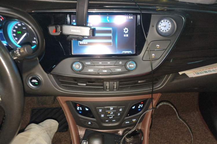 Used Buick Envision 2015 20T Two-Wheel-Drive Elite Model Audio And AC Panel